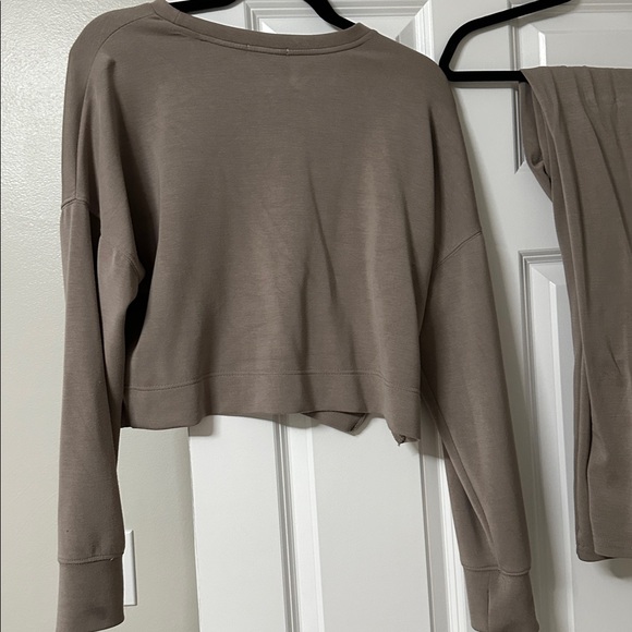 Brown Lounge Set - Picture 3 of 4